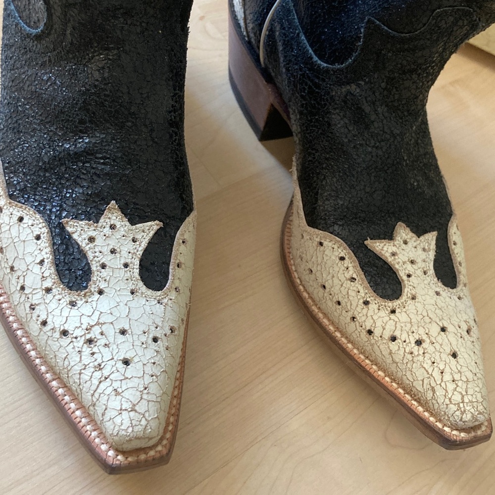 Like New Justin Boots Black and Cream Cowboy Boots sz 10 - Picture 3 of 12